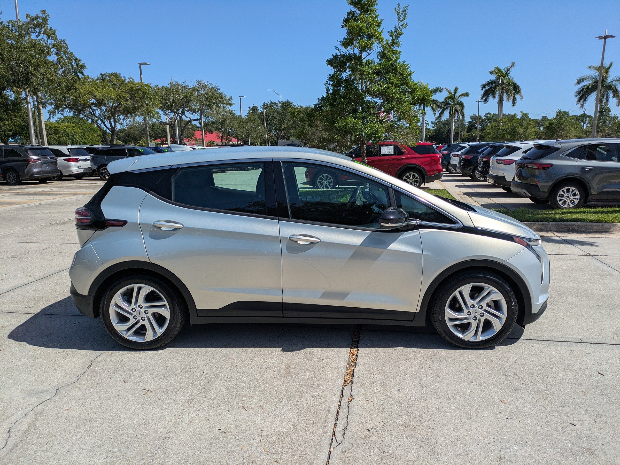 Used 2022 Chevrolet Bolt LT FWD image 3