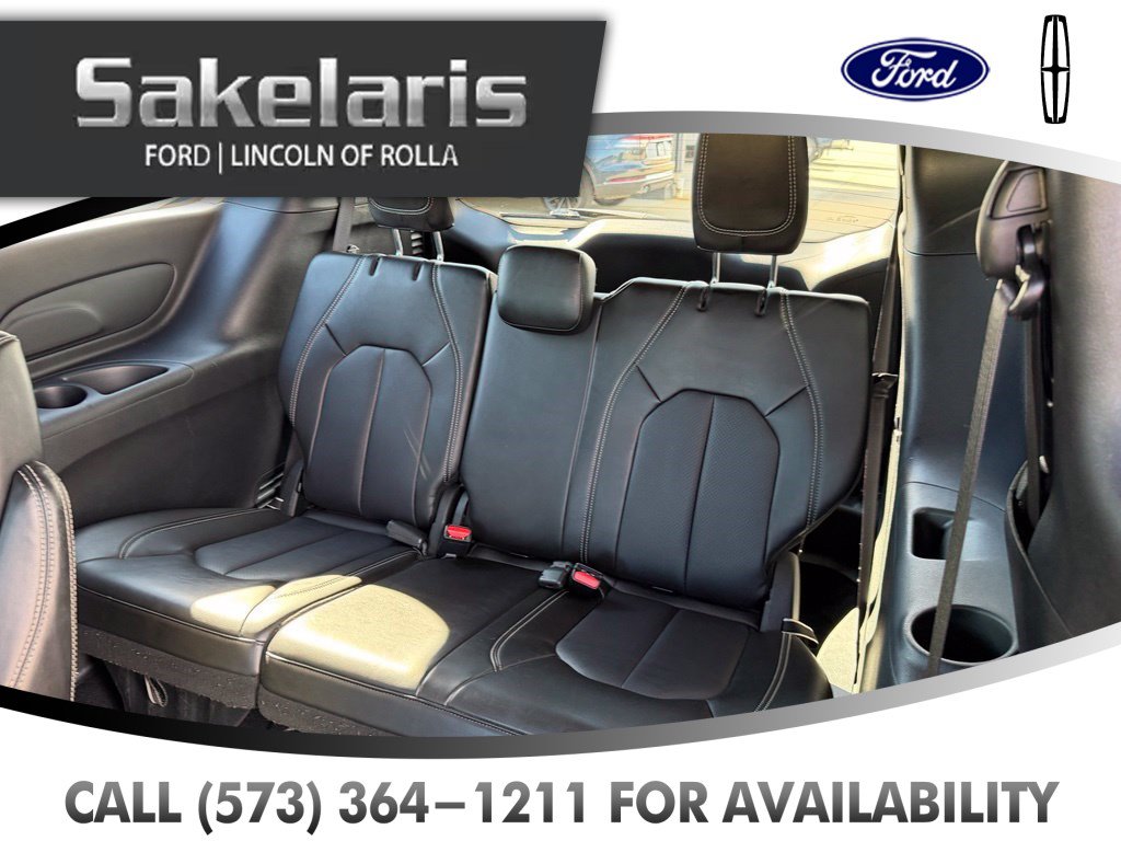 Used 2025 Chrysler Pacifica Select FWD image 42