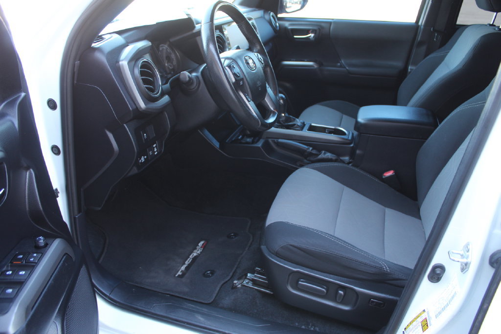 Used 2021 Toyota Tacoma TRD Sport w/ Technology Package RWD image 31