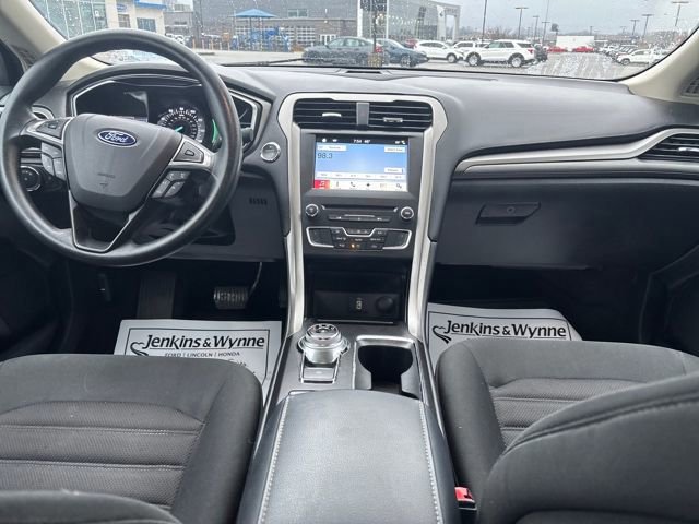 Certified 2017 Ford Fusion SE w/ Fusion SE Technology Package image 9