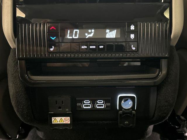 Used 2024 Jeep Wagoneer Series II w/ Flexible Seating Group RWD image 31