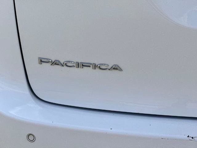 Used 2020 Chrysler Pacifica Touring-L FWD image 7