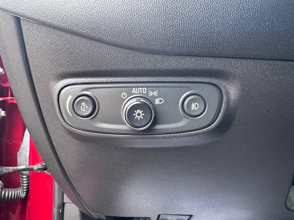 Used 2023 Chevrolet Equinox Premier AWD/4WD image 16