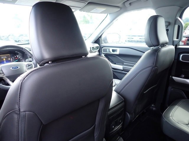 Certified 2022 Ford Explorer XLT w/ Equipment Group 202A image 18