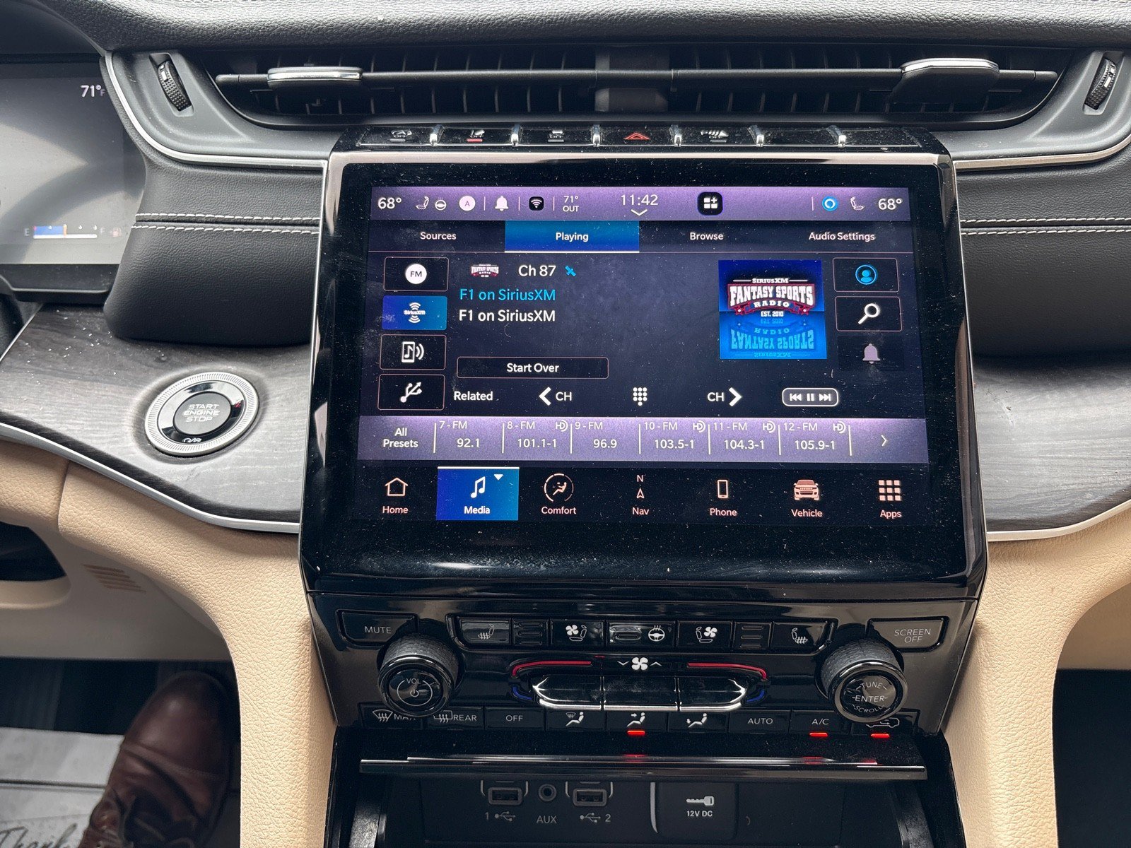 Used 2023 Jeep Grand Cherokee L Limited w/ Luxury Tech Group II AWD/4WD image 18