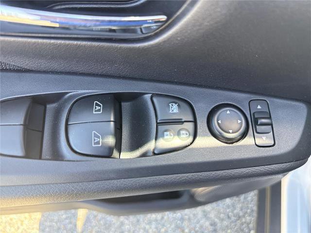 Used 2024 Nissan Kicks SV image 25