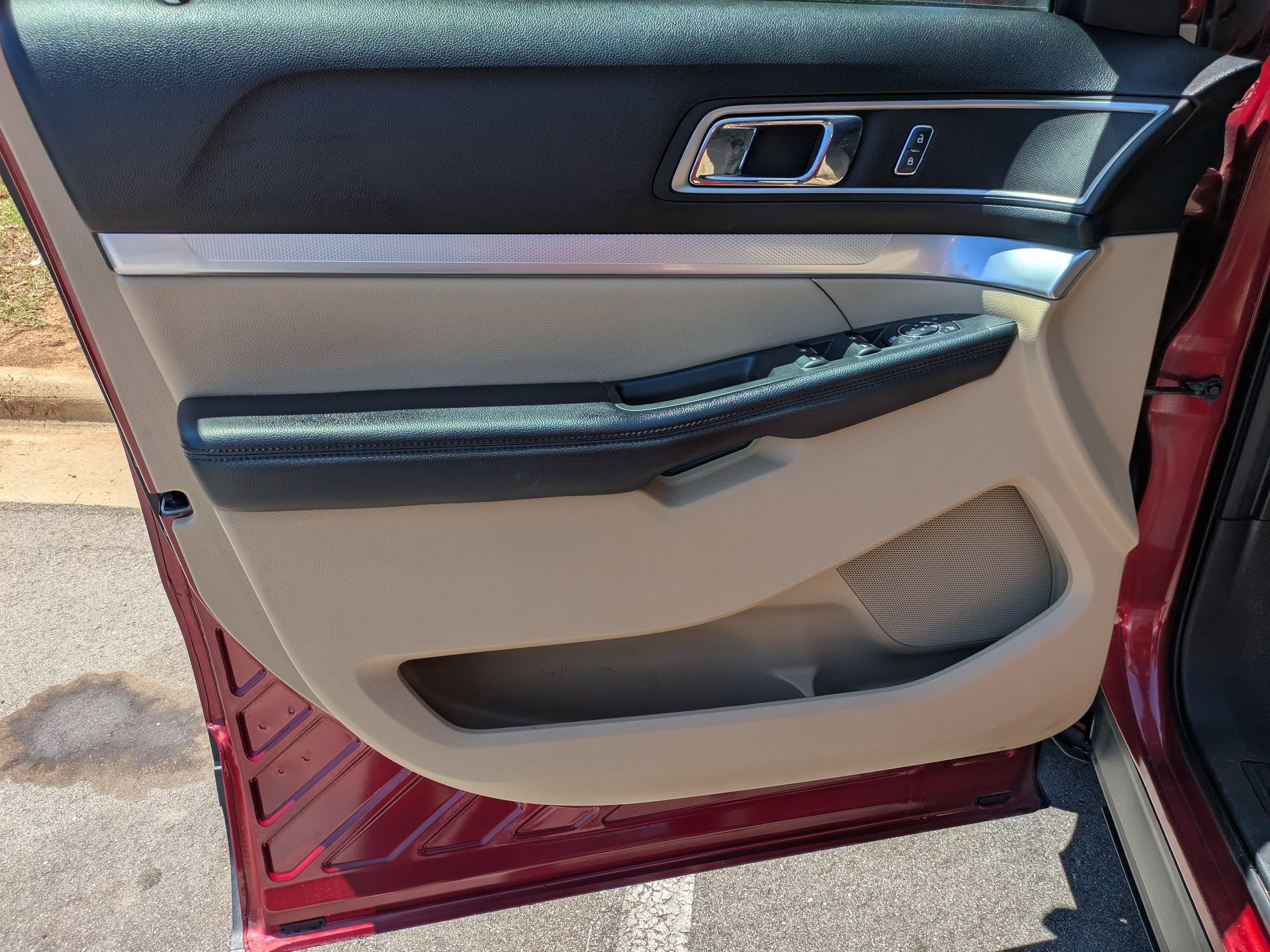 Certified 2017 Ford Explorer XLT FWD image 10