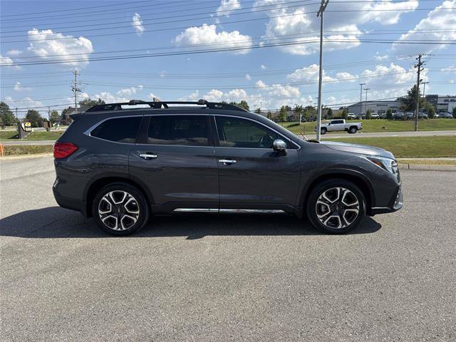 Used 2023 Subaru Ascent Touring AWD/4WD image 3