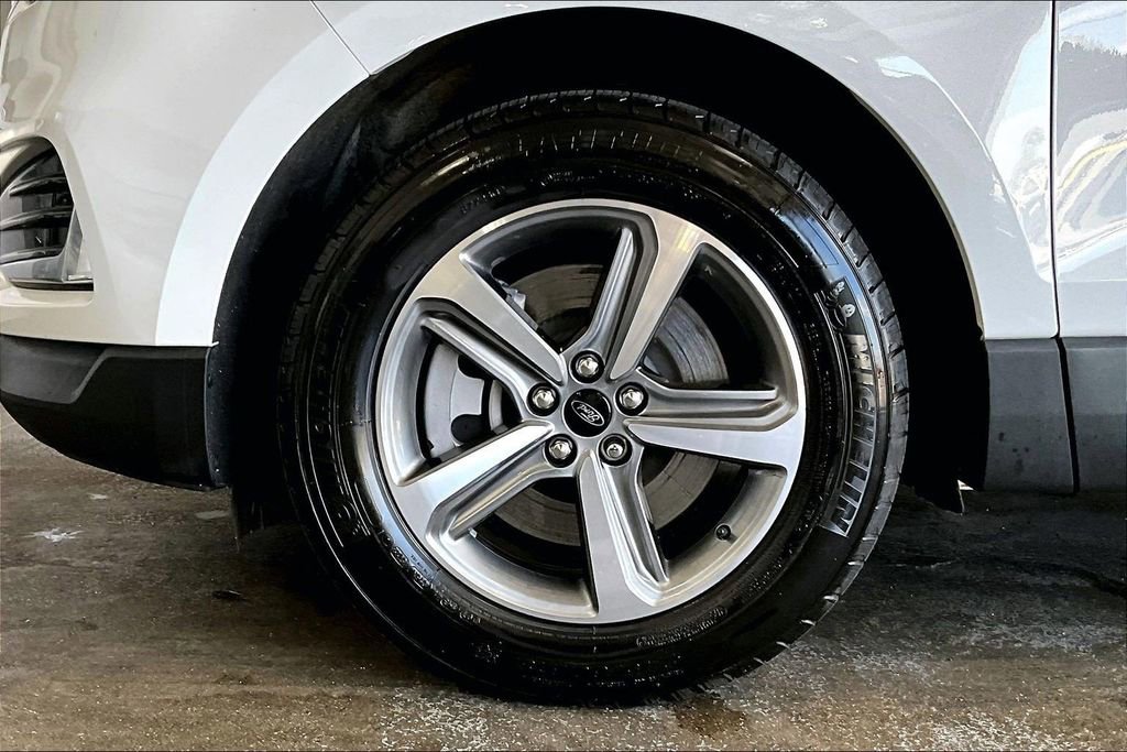 Certified 2023 Ford Edge SEL w/ Convenience Package AWD/4WD image 9