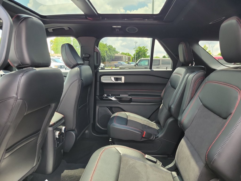 Certified 2024 Ford Explorer ST-Line w/ Class IV Trailer Tow Package AWD/4WD image 16