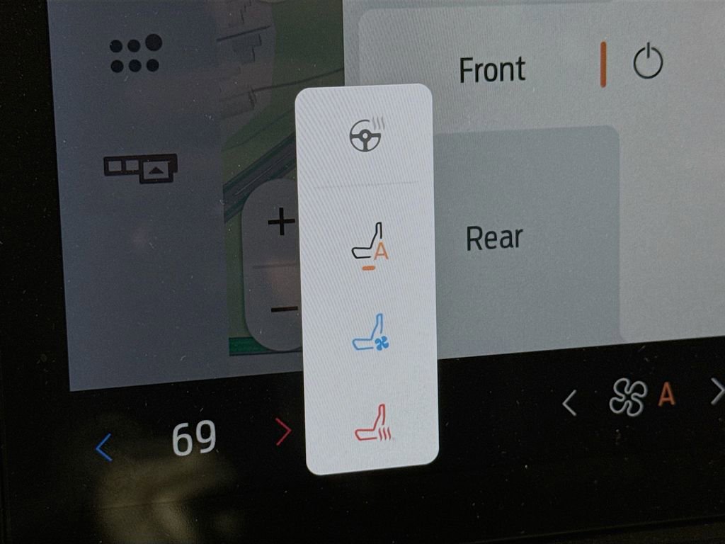 Certified 2025 Ford Expedition Platinum image 24