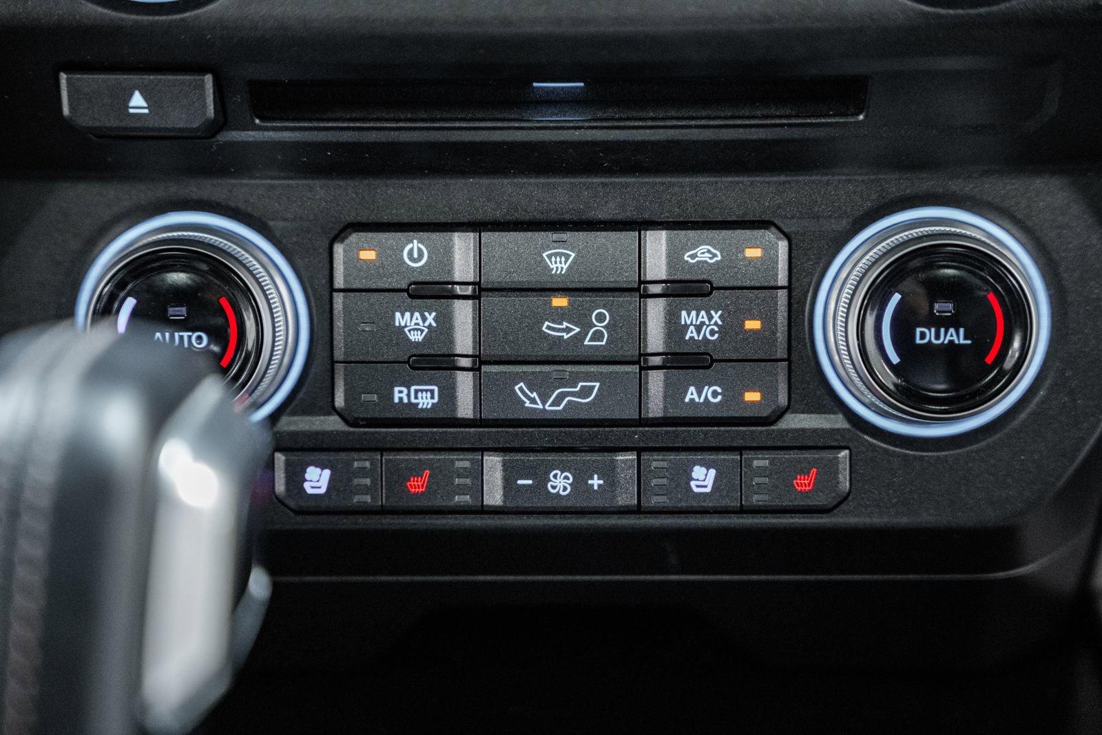 Certified 2018 Ford F150 Platinum w/ Equipment Group 701A Luxury image 35