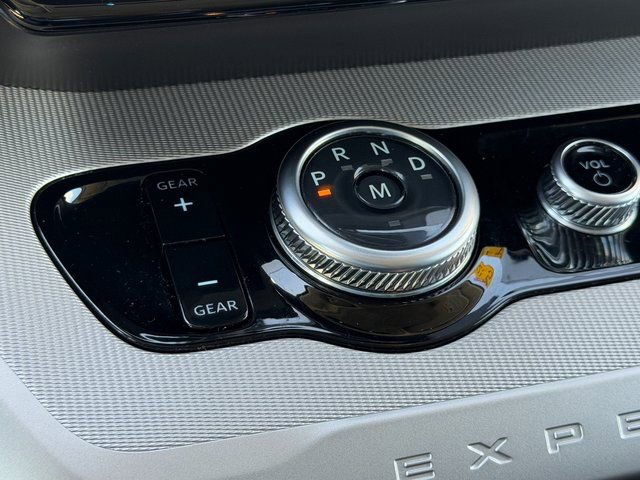 Certified 2025 Ford Expedition Active AWD/4WD image 31