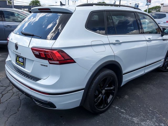 Used 2023 Volkswagen Tiguan SE R-Line AWD/4WD image 9