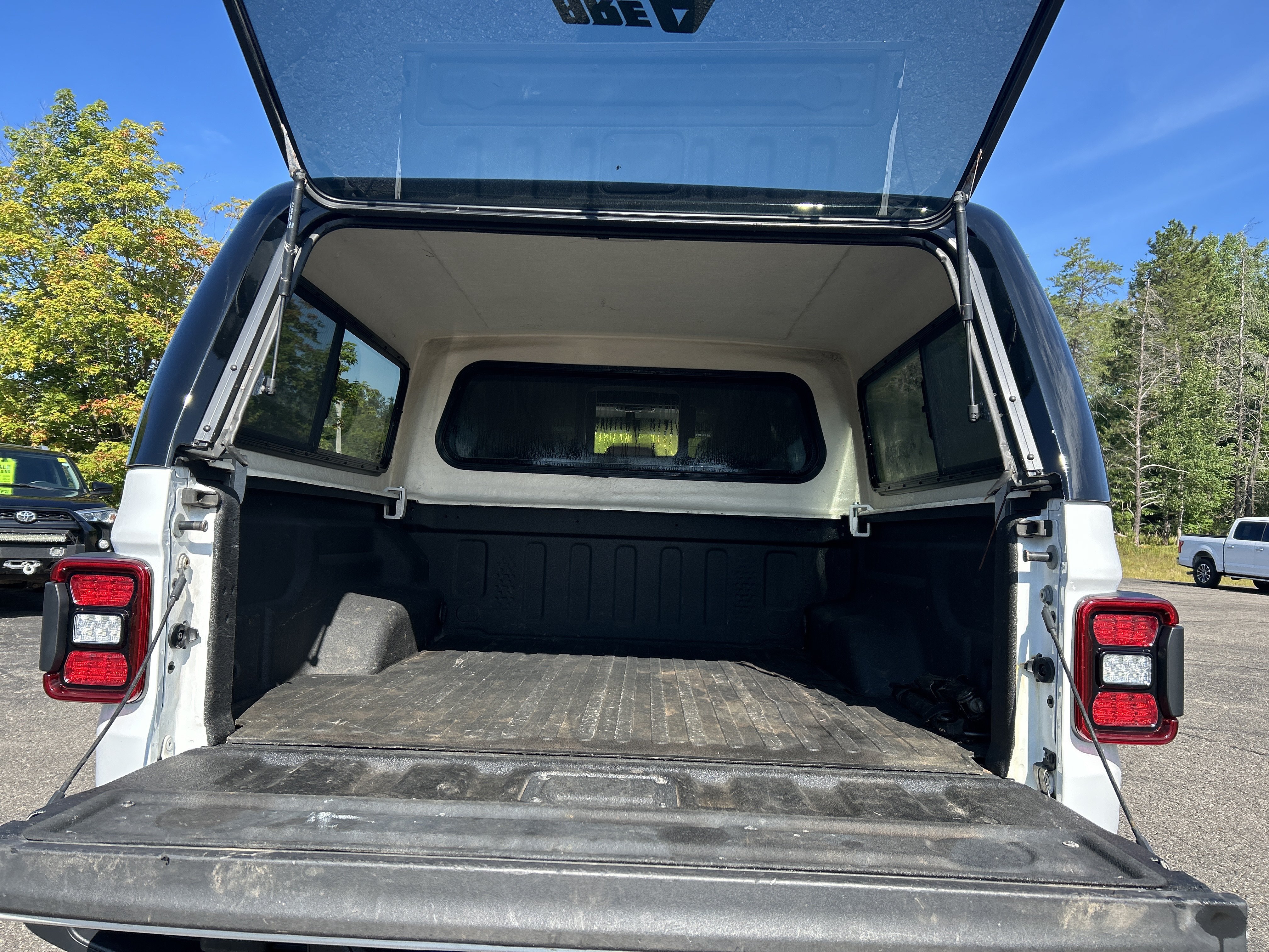 Used 2022 Jeep Gladiator Overland w/ Popular Equipment Package AWD/4WD image 22