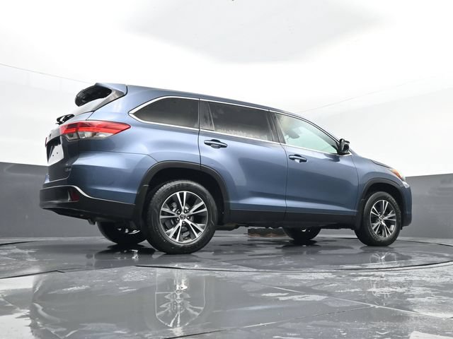 Used 2019 Toyota Highlander Plus AWD/4WD image 25