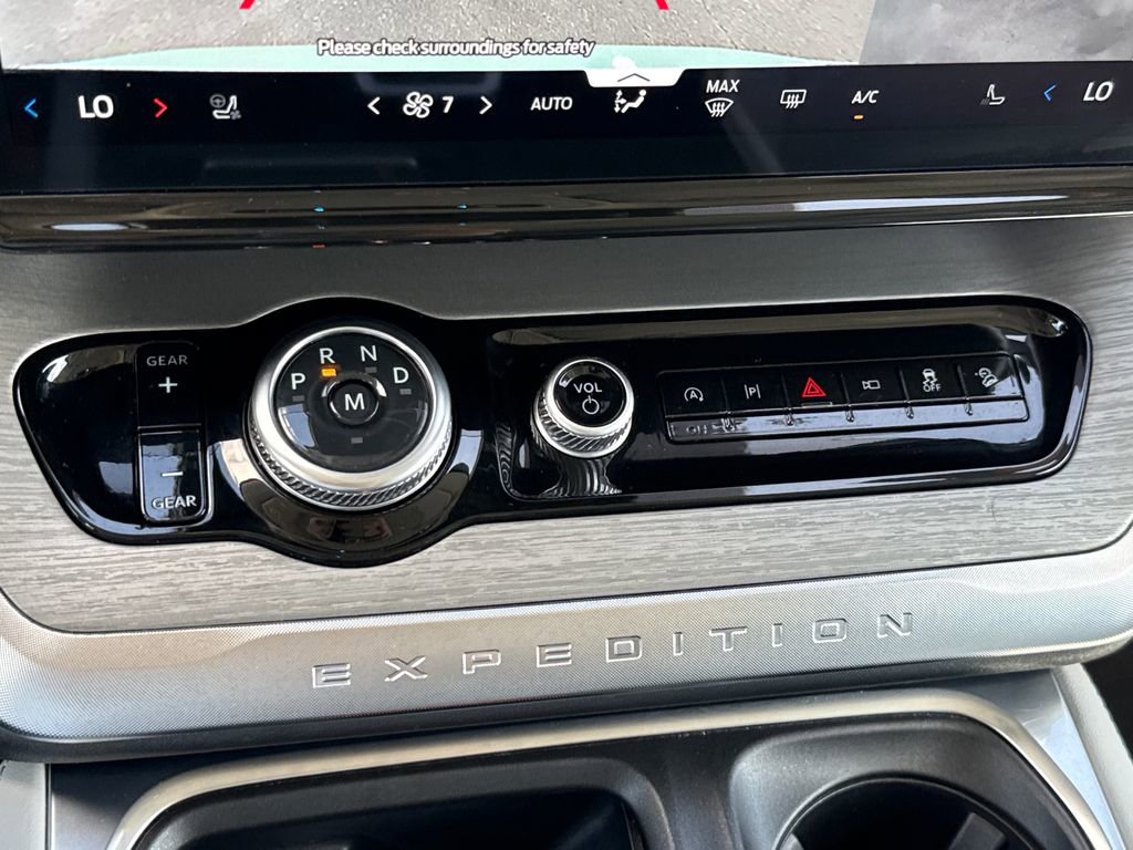 Certified 2025 Ford Expedition Max Platinum image 23