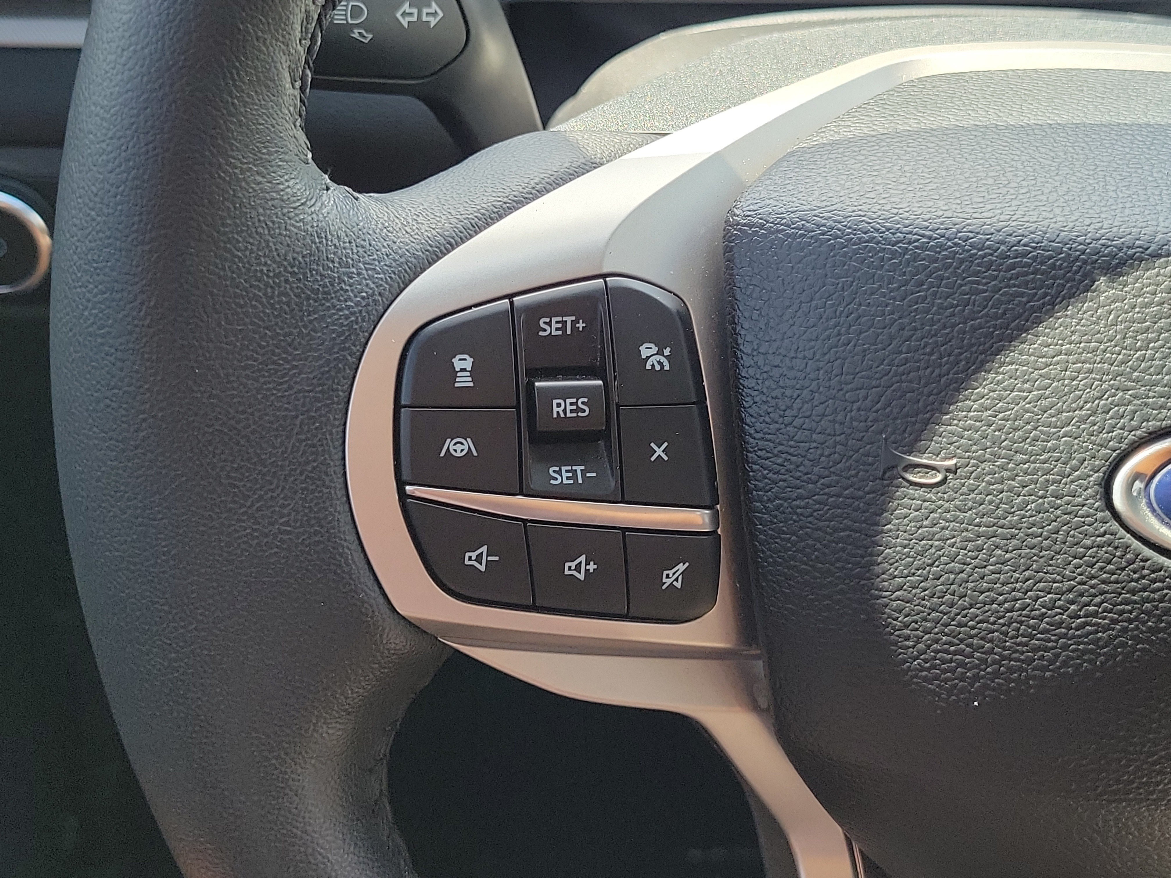 Certified 2024 Ford Explorer XLT w/ Equipment Group 202A RWD image 27