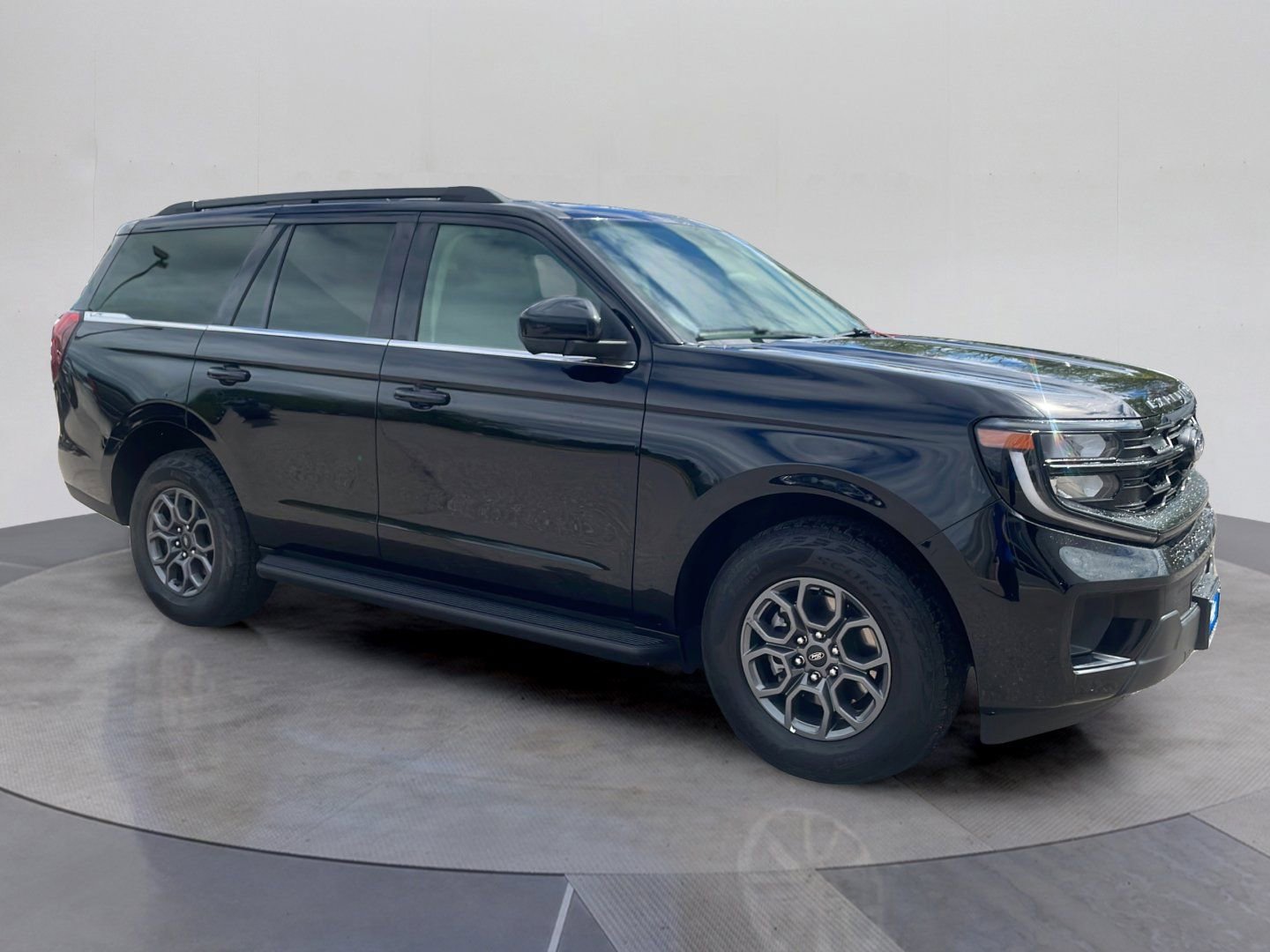 Certified 2025 Ford Expedition Active AWD/4WD image 9