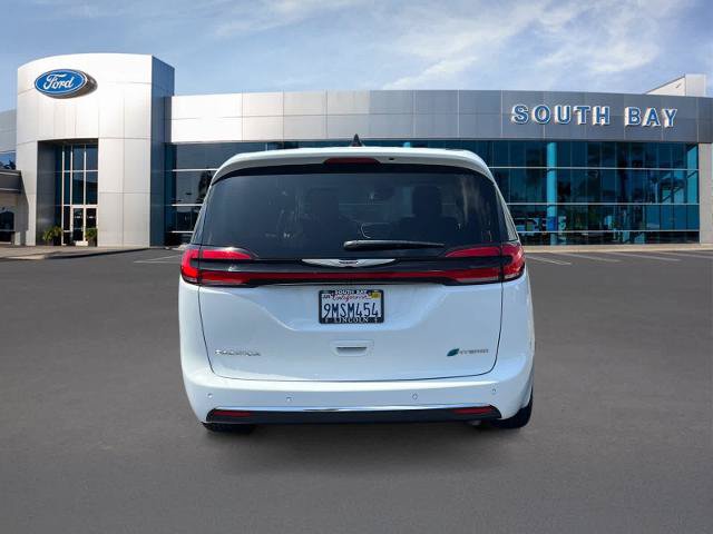 Used 2024 Chrysler Pacifica Limited FWD image 4