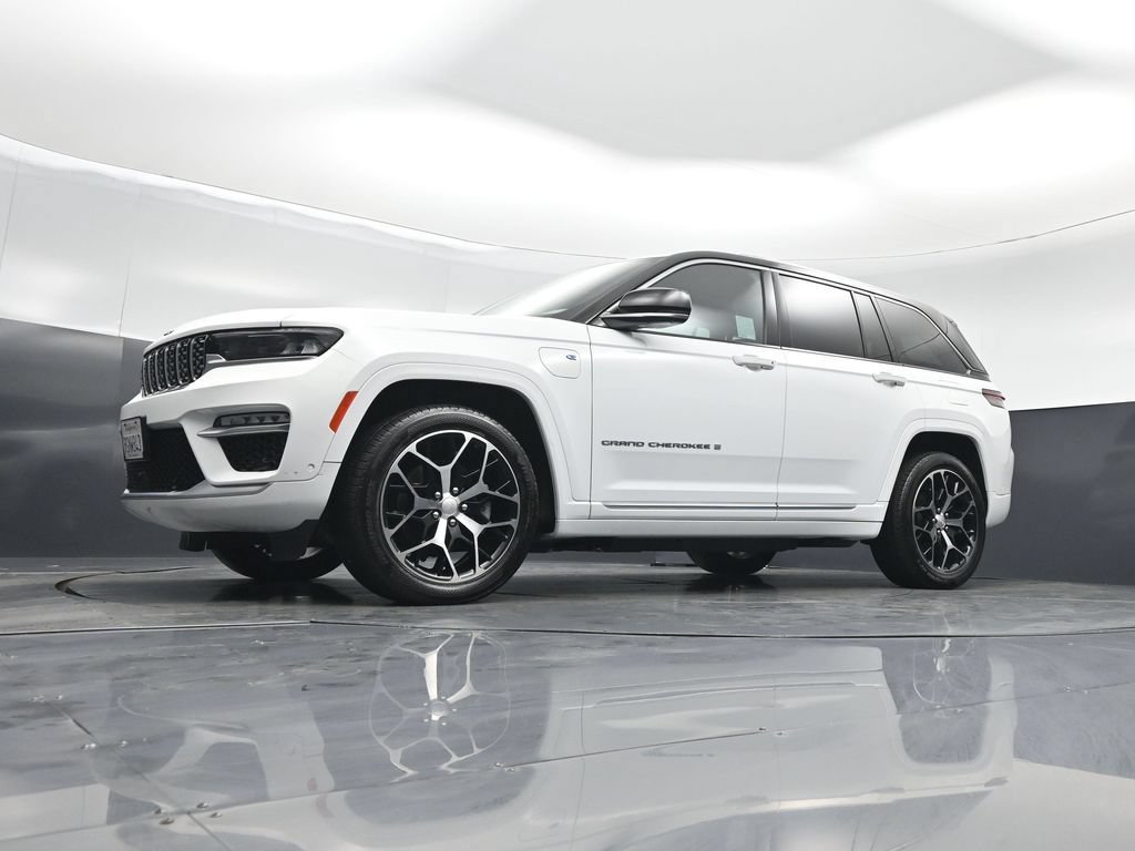 Used 2023 Jeep Grand Cherokee Summit AWD/4WD image 43
