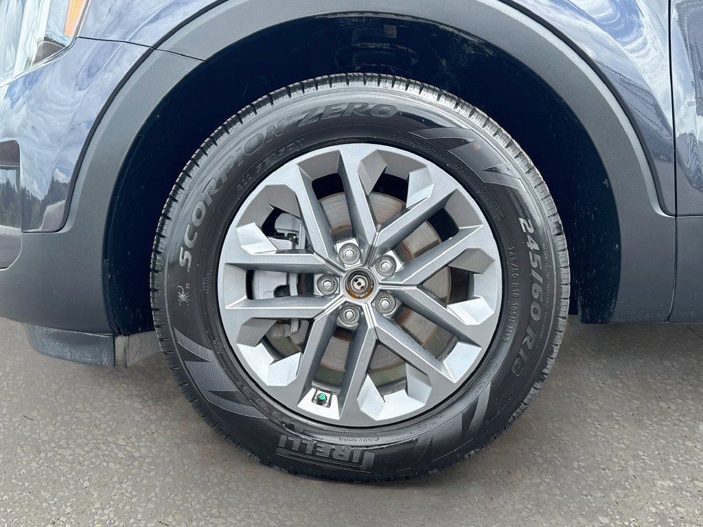 Used 2025 Kia Telluride LX FWD image 32