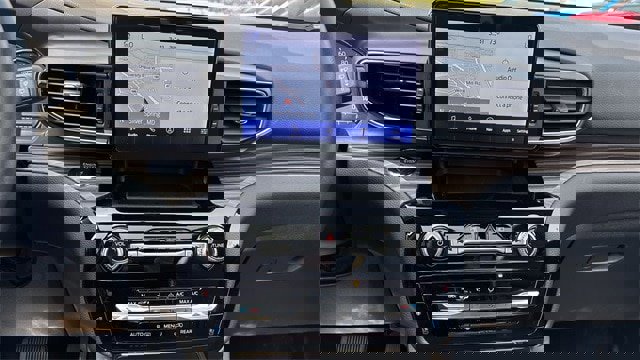 Certified 2022 Ford Explorer Limited w/ Equipment Group 301A image 8