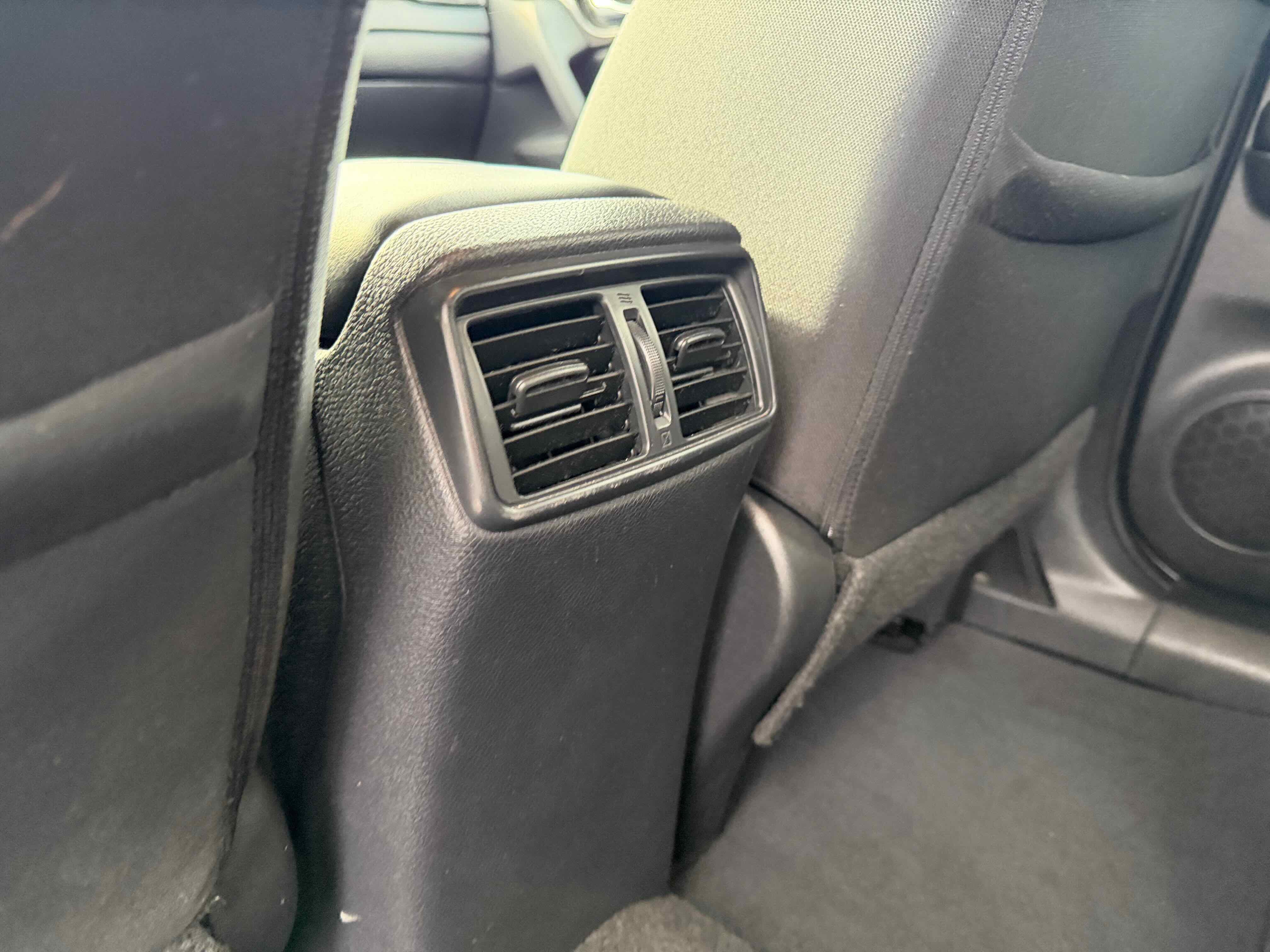 Used 2017 Nissan Rogue SV image 29