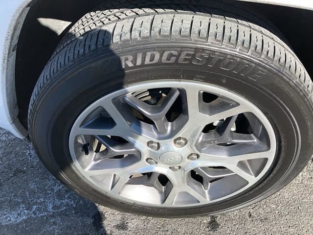 Used 2020 Jeep Grand Cherokee Overland image 2