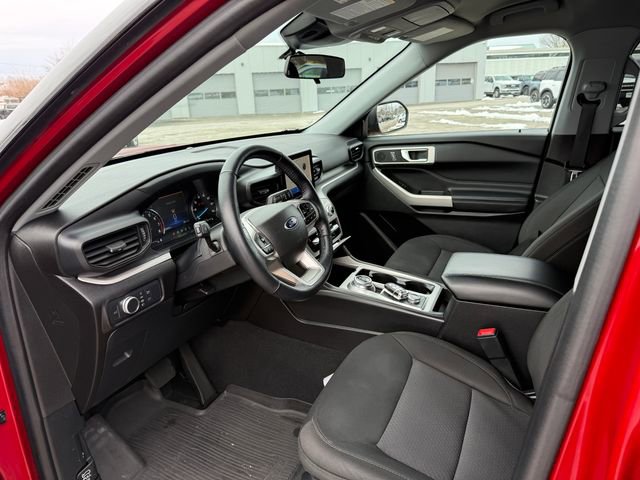 Certified 2022 Ford Explorer XLT image 3