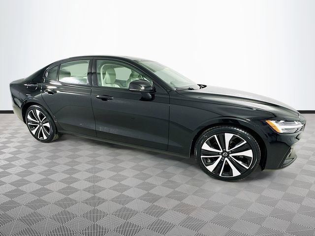Used 2022 Volvo S60 B5 Momentum w/ Premium Package image 10