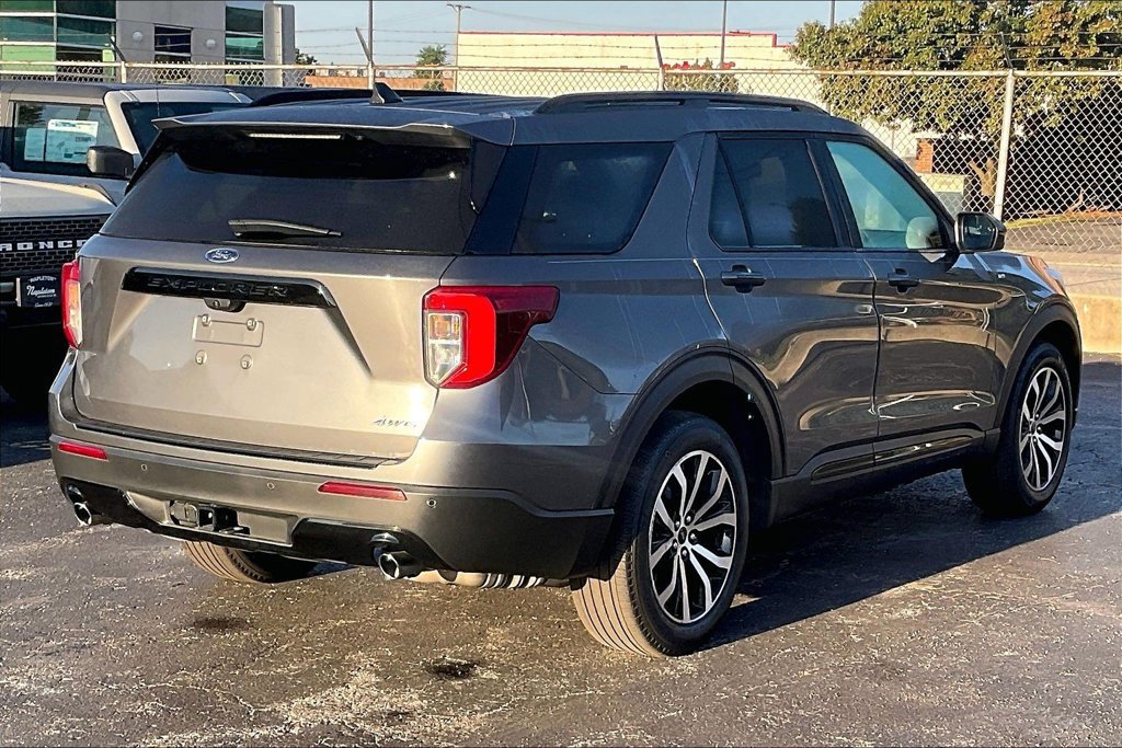 Certified 2024 Ford Explorer ST-Line w/ Class IV Trailer Tow Package AWD/4WD image 12
