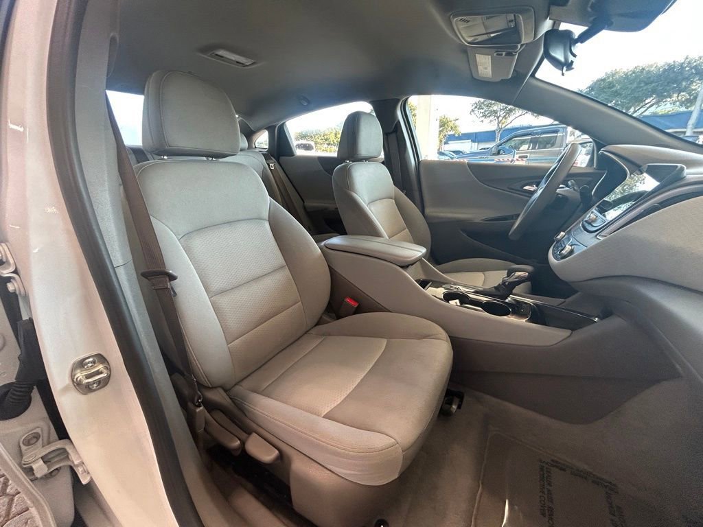 Used 2025 Chevrolet Malibu LT image 28