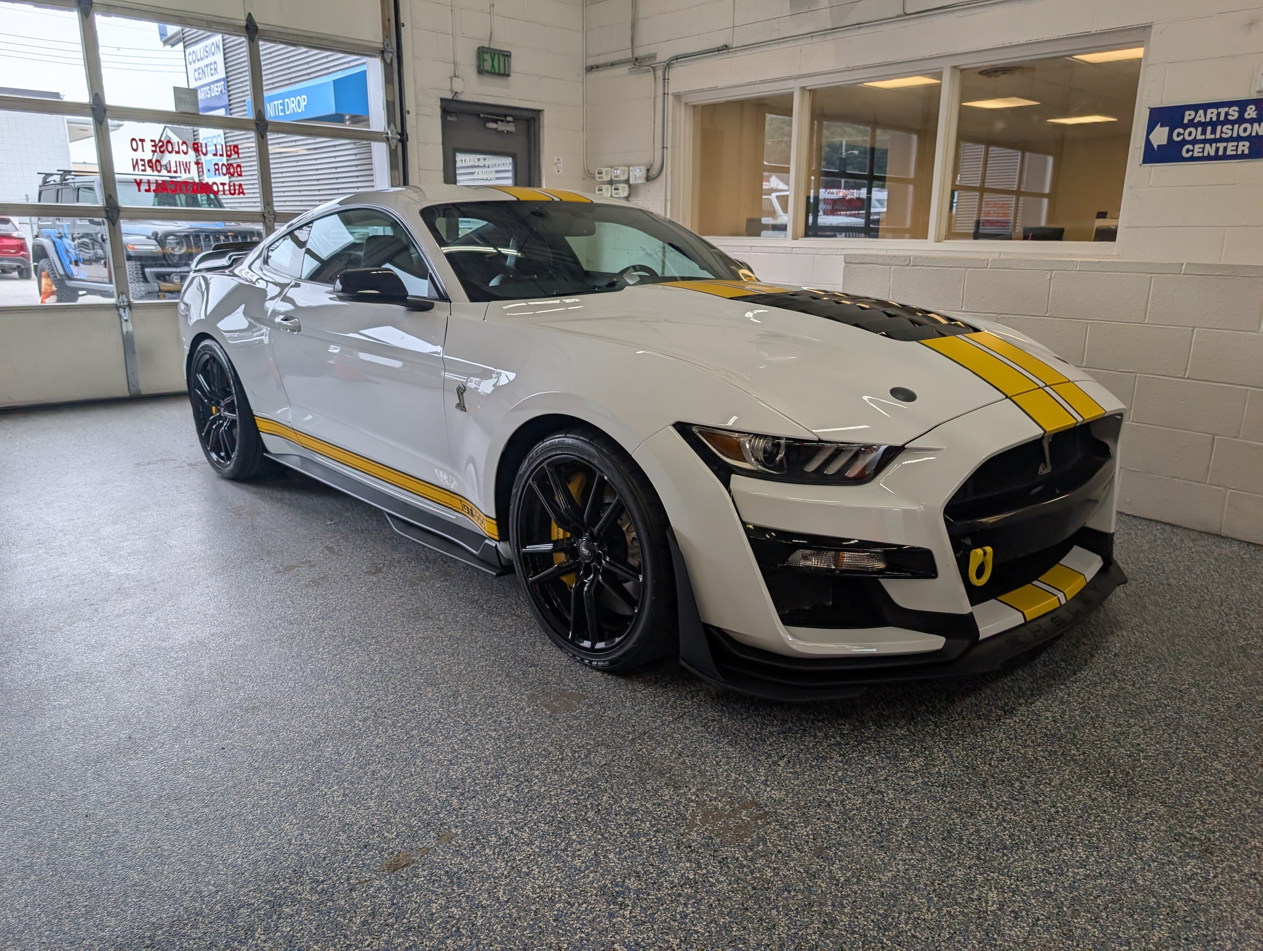 Certified 2022 Ford Mustang Shelby GT500 w/ Technology Package RWD image 8