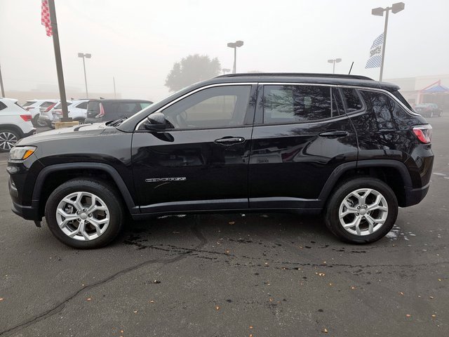 Used 2024 Jeep Compass Latitude image 2