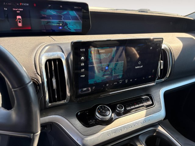 Certified 2025 Ford Expedition Platinum AWD/4WD image 15