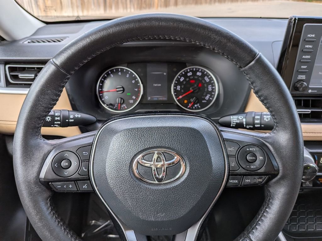 Used 2021 Toyota RAV4 XLE Premium image 26