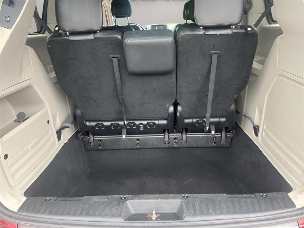 Used 2016 Chrysler Town & Country Touring image 34