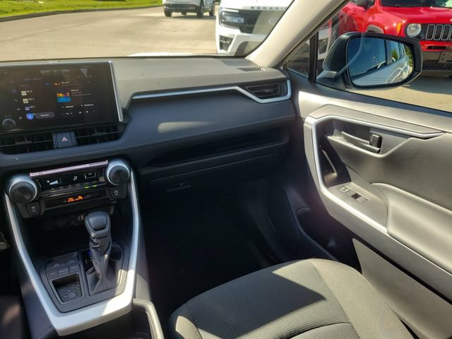 Used 2025 Toyota RAV4 LE FWD image 21