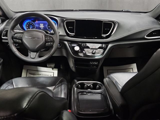 Used 2022 Chrysler Pacifica Touring-L w/ S Appearance Package AWD/4WD image 3