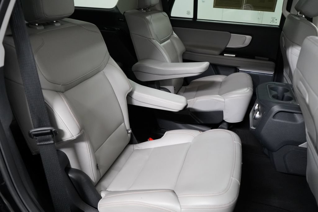 Certified 2025 Ford Expedition Active AWD/4WD image 32