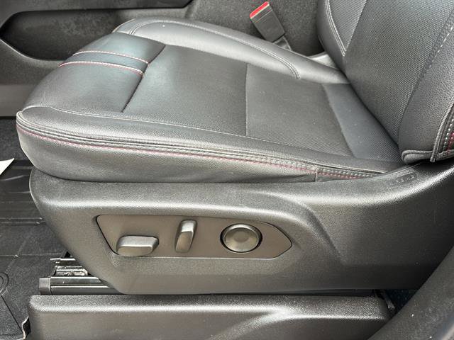 Used 2022 Chevrolet Suburban RST w/ Luxury Package image 12