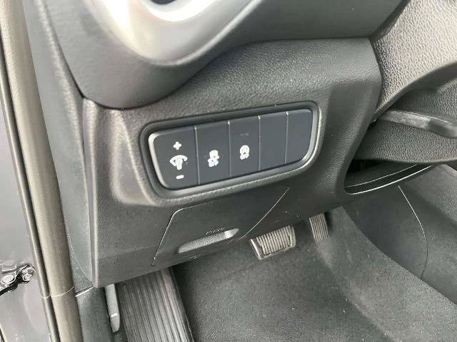 Used 2025 Kia Soul LX w/ LX Technology Package FWD image 18