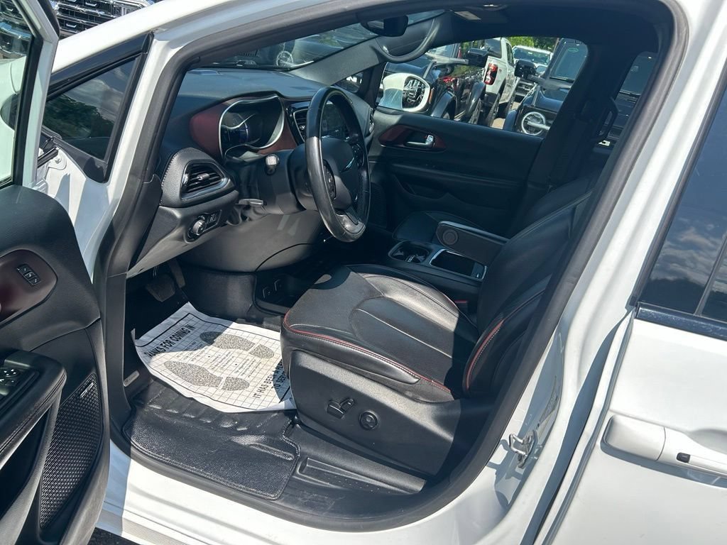 Used 2020 Chrysler Pacifica Limited FWD image 18