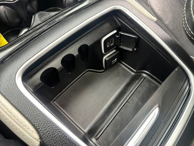 Used 2023 Chrysler Pacifica Limited FWD image 43