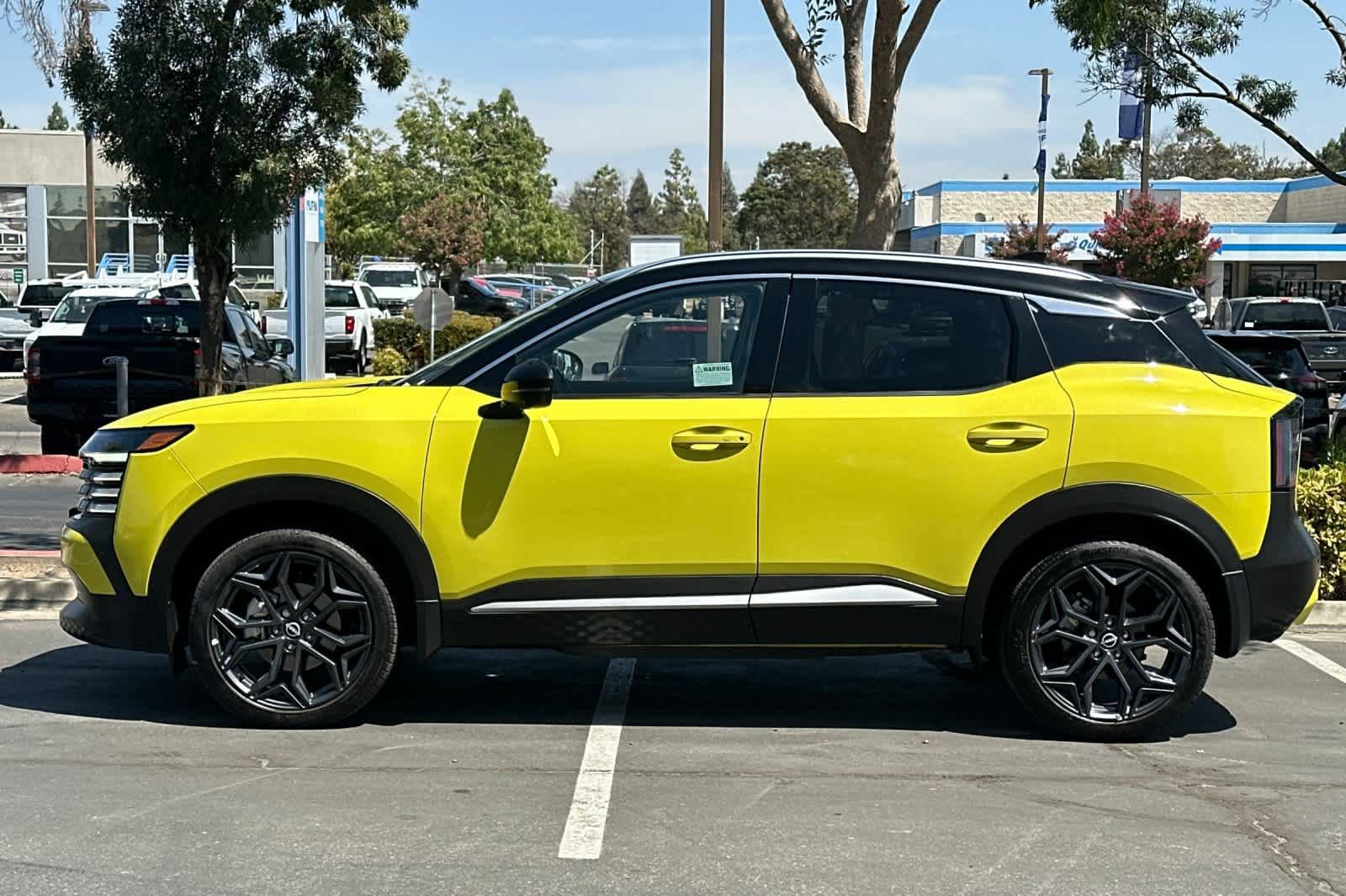Used 2025 Nissan Kicks SR AWD/4WD image 6