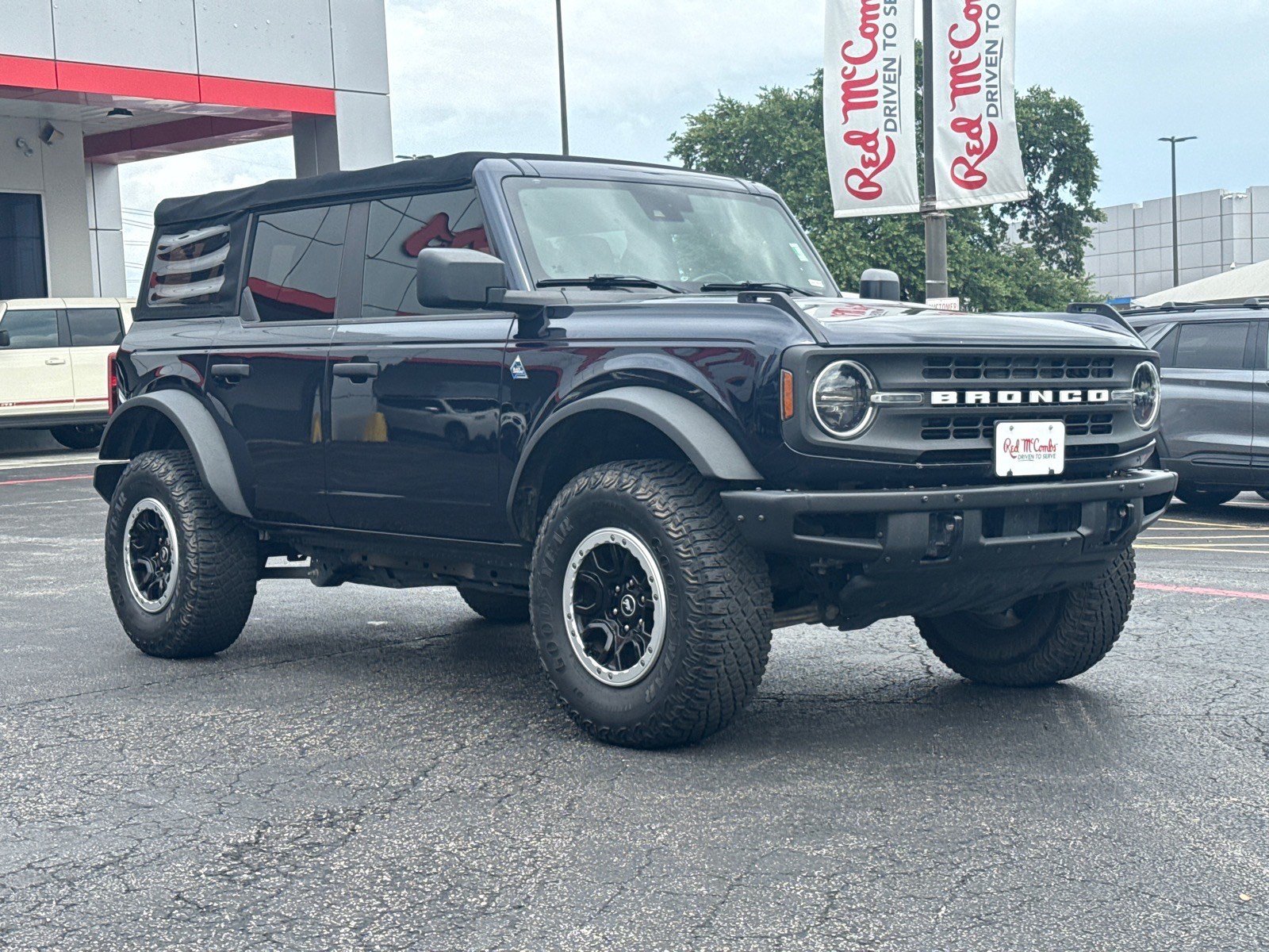 Certified 2021 Ford Bronco Black Diamond w/ Sasquatch Package AWD/4WD image 4