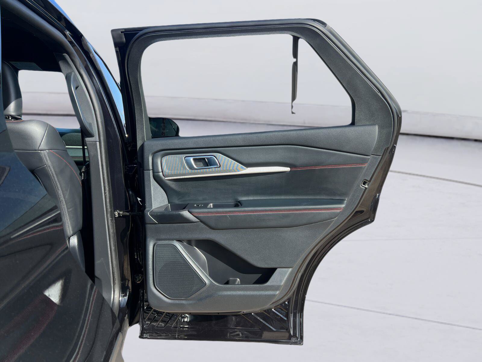Certified 2026 Ford Explorer ST-Line w/ ST-Line Street Pack RWD image 30