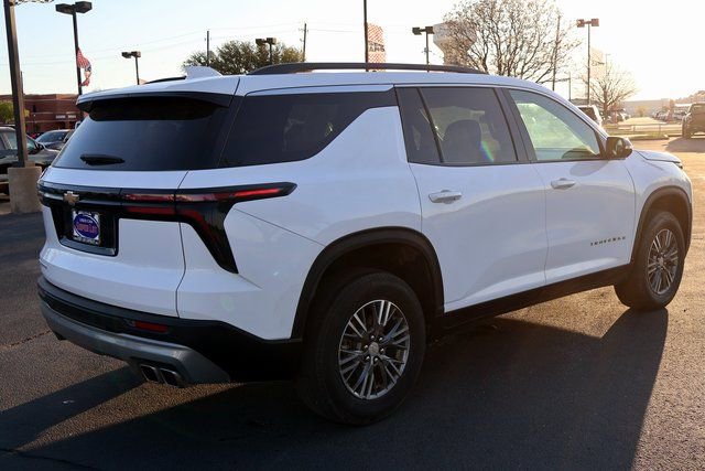 Used 2025 Chevrolet Traverse LT image 14