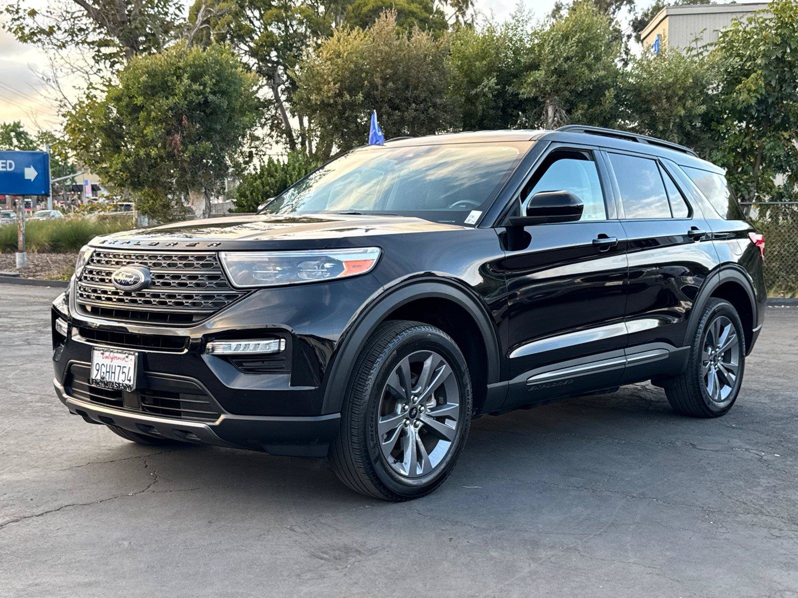 Certified 2023 Ford Explorer XLT w/ Equipment Group 202A AWD/4WD image 4